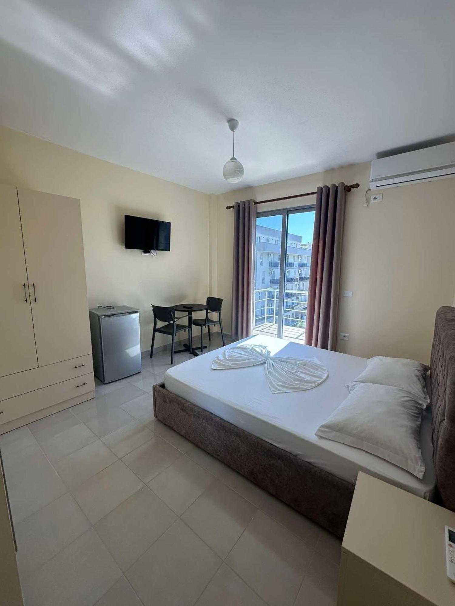 Deor Hotel Shëngjin Zewnętrze zdjęcie