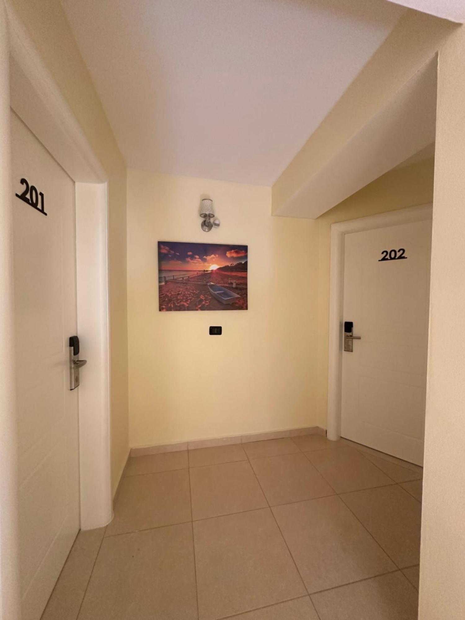 Deor Hotel Shëngjin Zewnętrze zdjęcie
